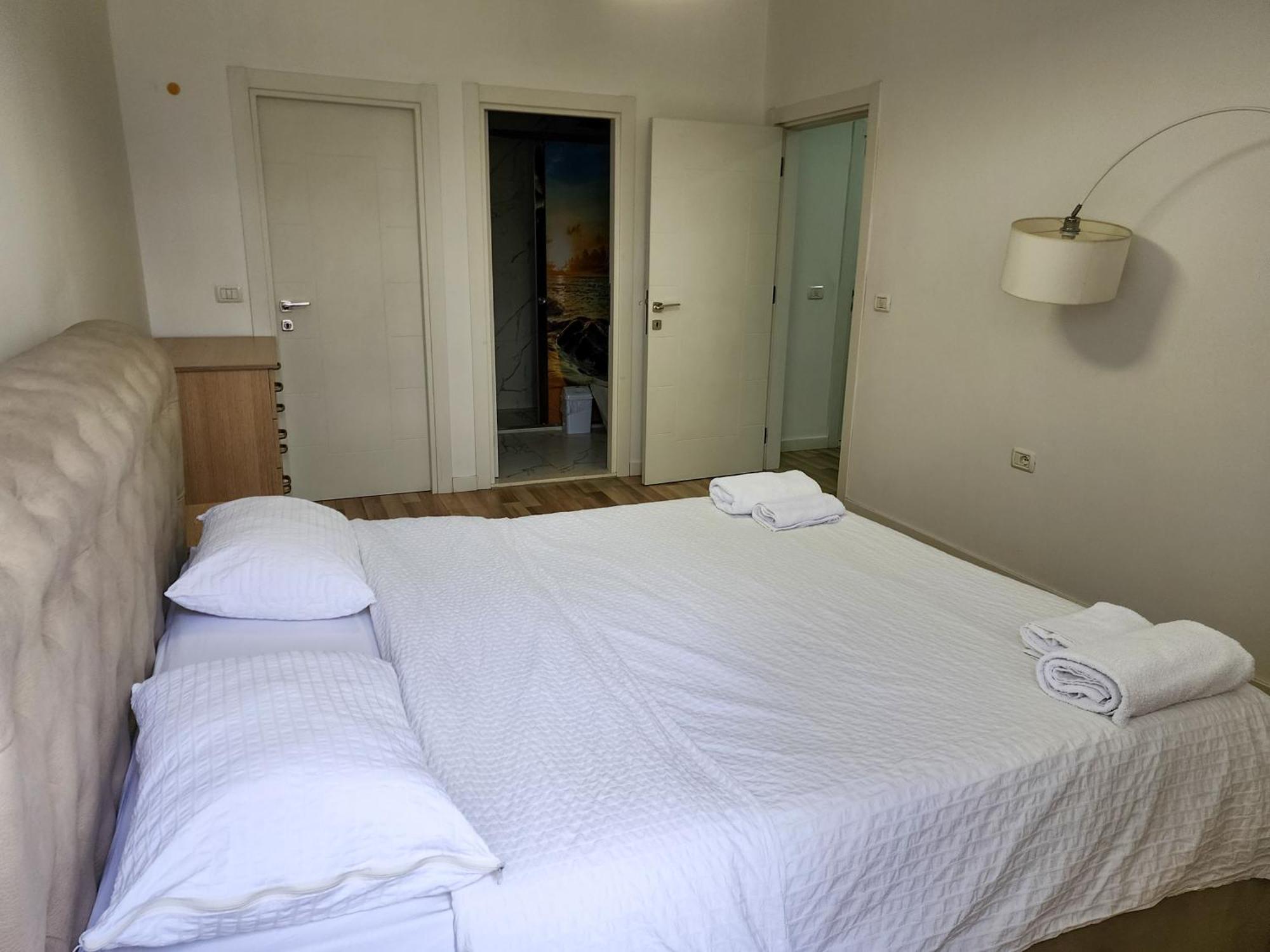 2E Apartment Myslym Shyri Tirana Kültér fotó
